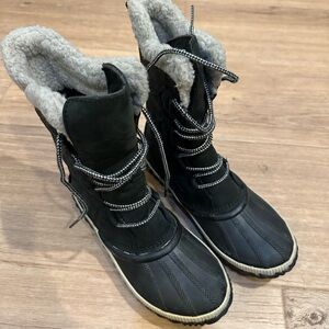 Sorel Black Winter Boots with Gray Lining